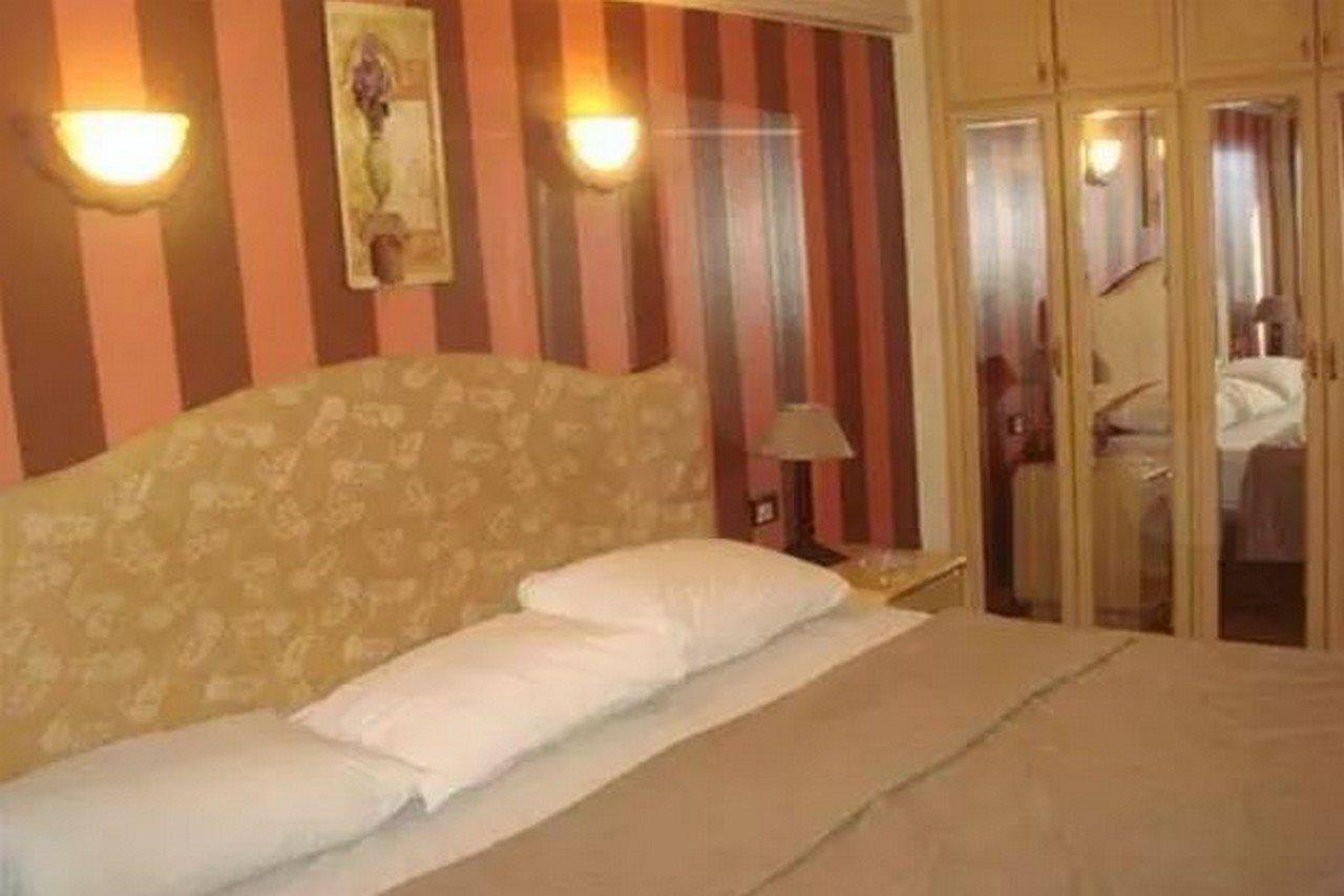 Oasis Hotel Heliopolis Kairo Bagian luar foto
